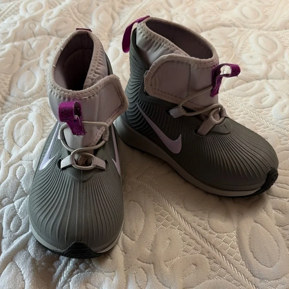 Nike girls Binzie rain boot Gray Purple US 9C